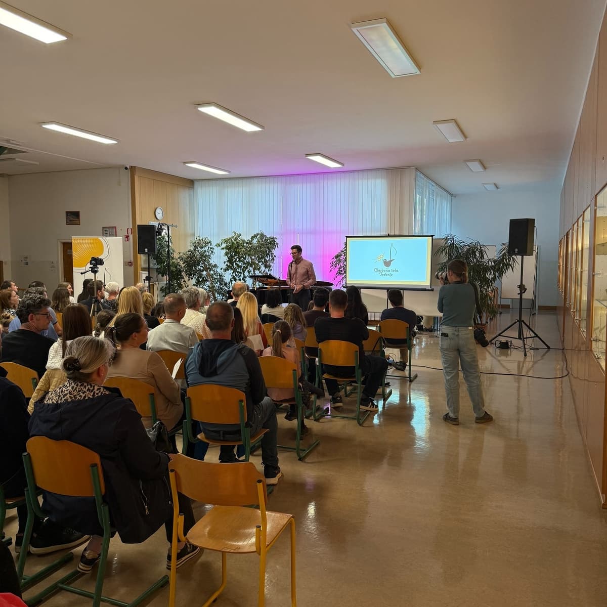 Dvojni glasbeni četrtek - april 2026